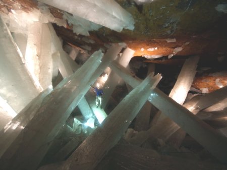 obrázek jeskyně krystalů (r. 2002)